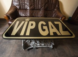 Именной столик VipGaz Center Именной столик в офисе VipGaz Center