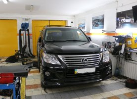 Lexus Black LX 570 гбо на Lexus Black LX 570