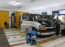 Chevrolet Express Explorer (beige 2) на газу